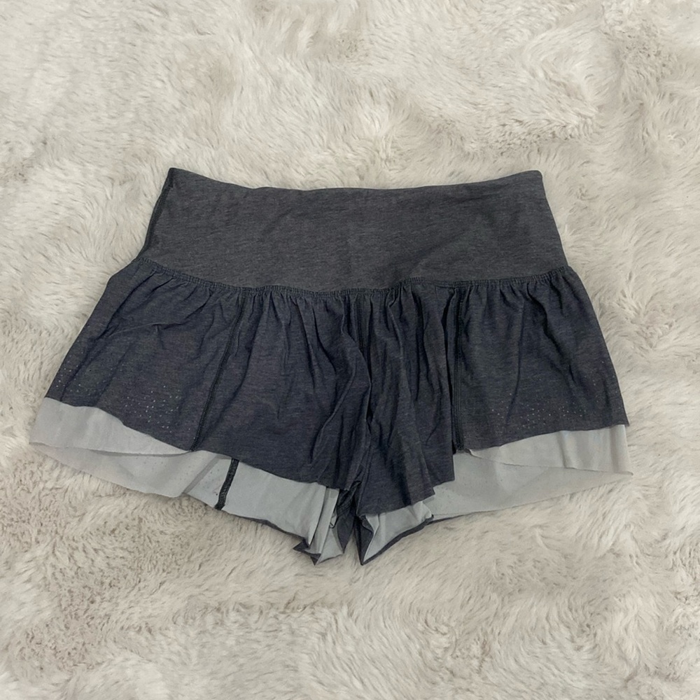 Lululemon shorts size 6